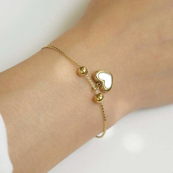 Heart Shell Dainty Bracelet | Gold Plated Stainless Steel - Picture 3 of 4